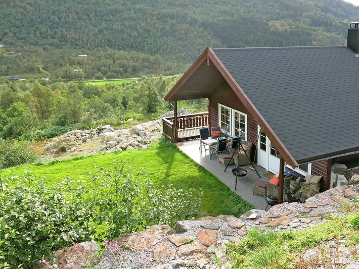 Ferienhaus für 6 Personen, mit Terrasse und Garten sowie Seeblick in Sogndal