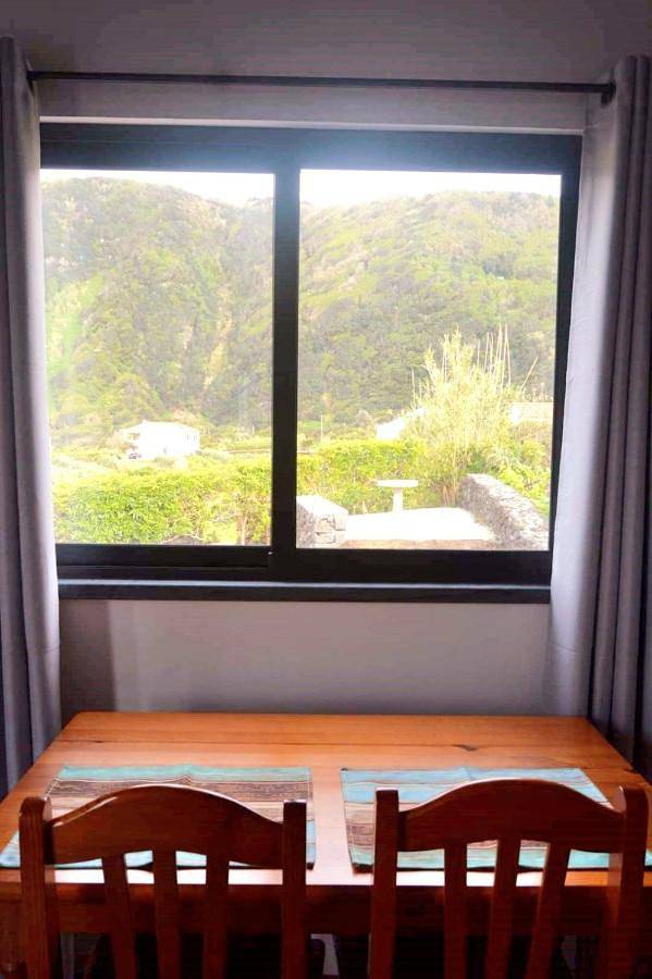 Location de vacances pour 2 personnes, avec terrasse et vue dans Faial - 4