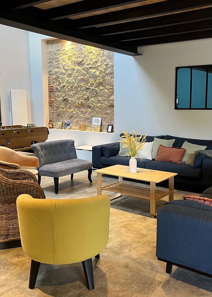 Gîte pour 8 personnes, avec vue sur le lac et jardin ainsi que piscine et terrasse à La Flocellière - 3