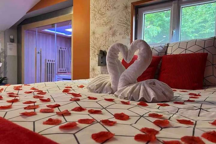 Gîte pour 2 personnes, avec balcon et jardin ainsi que jacuzzi et sauna dans Saint-Gilles-de-Crétot