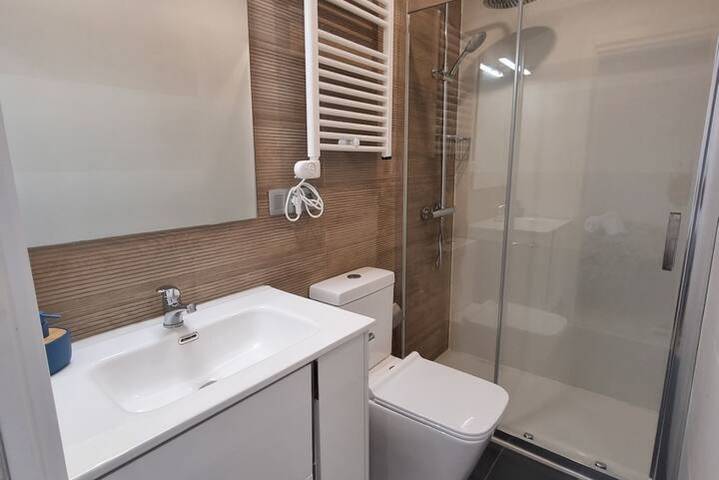 Appartement entier, 136A - Modern apartment by the beach in Distrito Centro (Gijón), Gijón