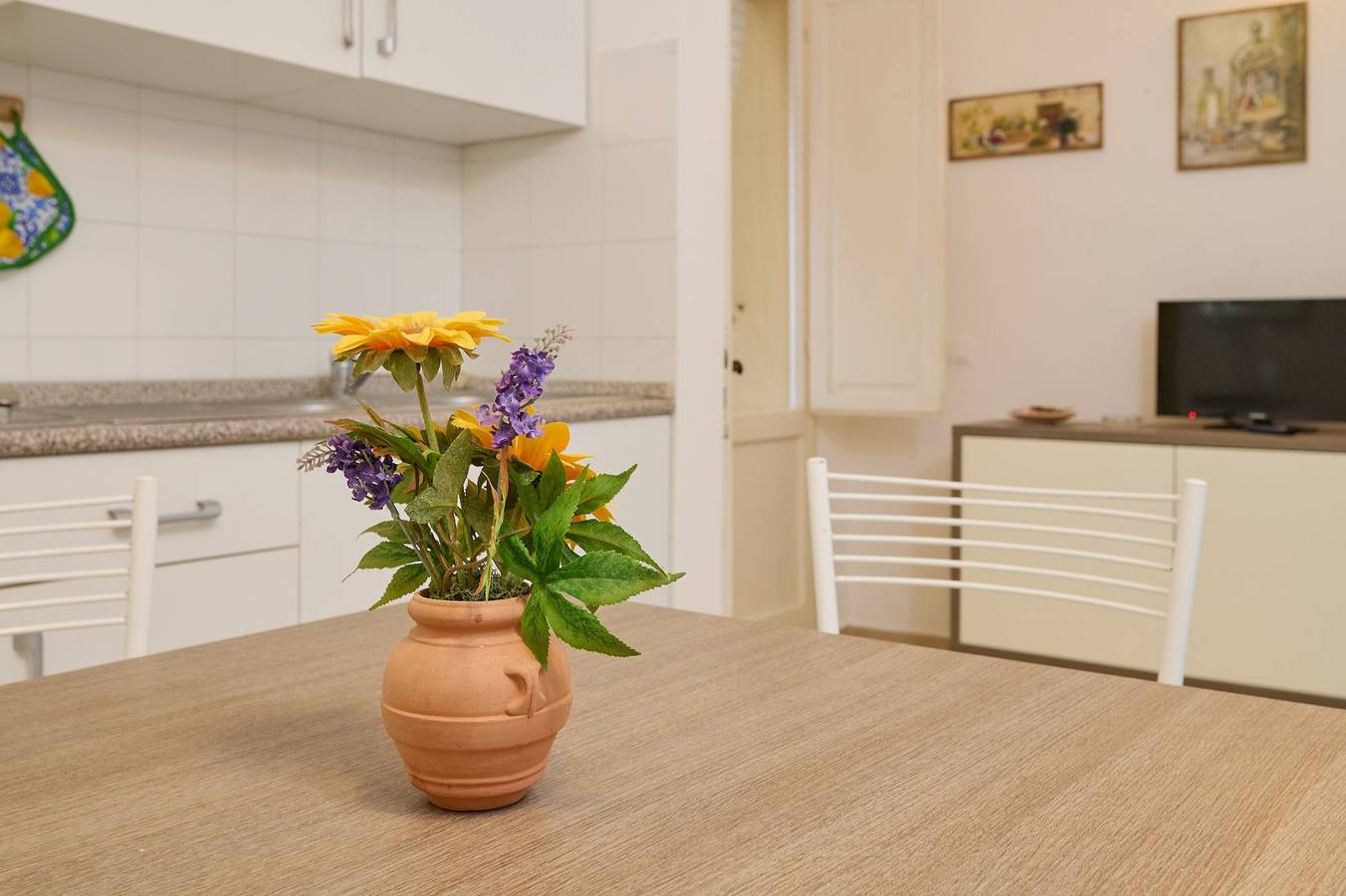 Entire apartment, Apartment "Mare Etrusco 8" with Shared Garden & Wi-Fi in Piombino, Etruscan Coast