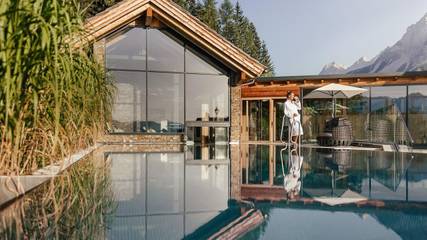 Ferienwohnung für 2 Personen, mit Pool und Ausblick sowie Sauna und Garten, kinderfreundlich in Ramsau am Dachstein
