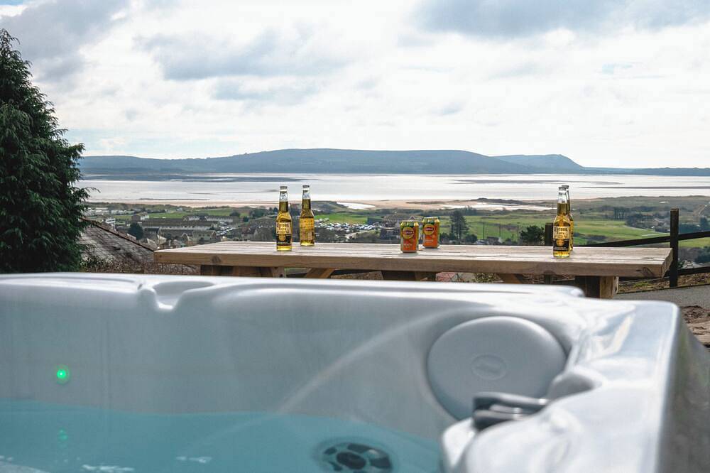 Raphael House - Welsh Sea View Cottage with Jacuzzi in Burry Port, Carmarthenshire