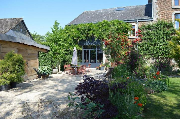 Chambre d’hôte pour 2 personnes, avec Terrasse ainsi que Jardin et Vue à Érezée