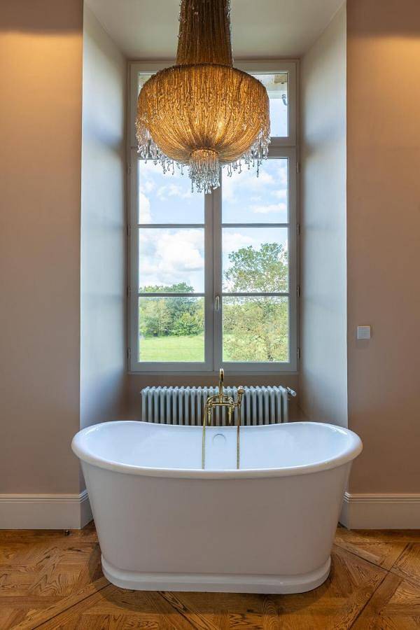 Location de vacances pour 14 personnes, avec vue ainsi que jardin et piscine dans Rayet - 4