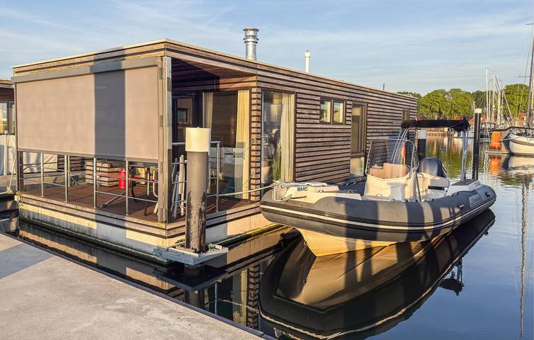 Hausboot für 4 Personen, mit Terrasse und Garten in den Niederlande
