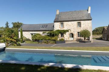 Gîte pour 9 personnes, avec jacuzzi et jardin dans Val-d'Izé
