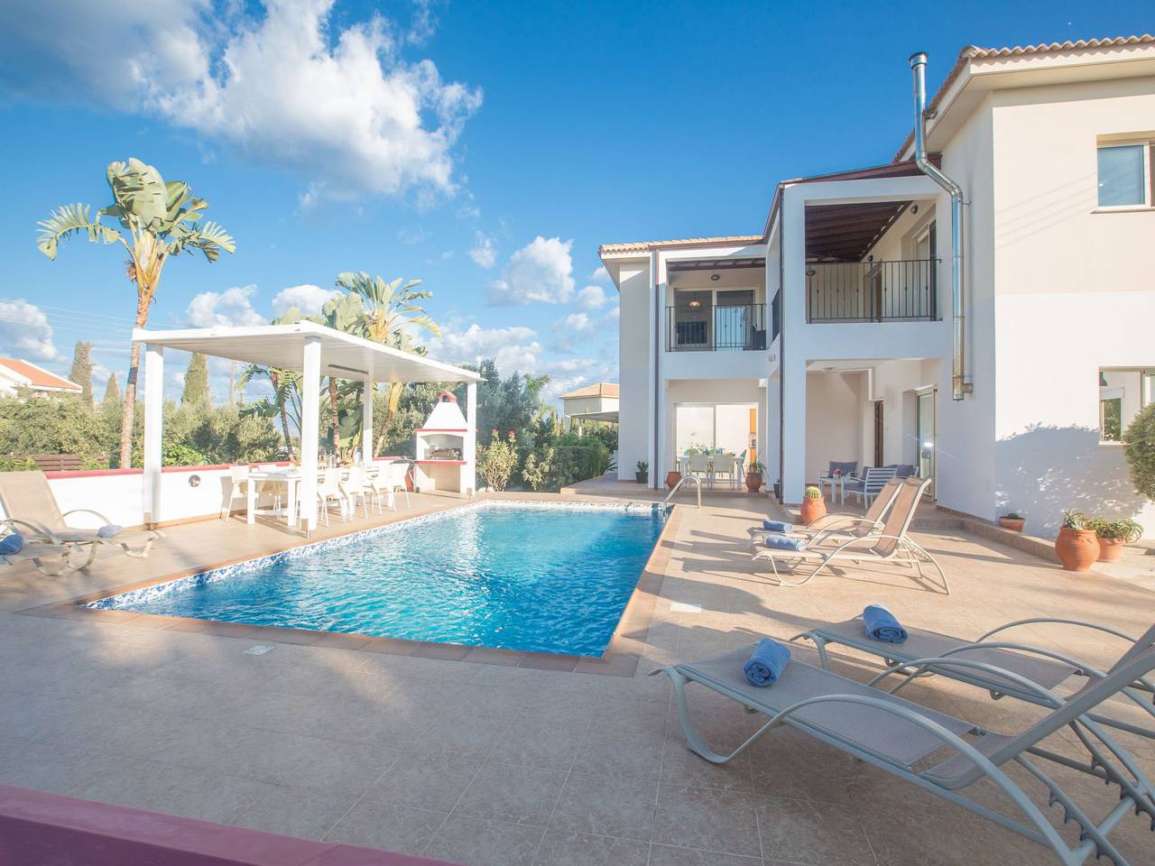 Private 3-Schlafzimmer-Villa mit Hochgeschwindigkeits-Internet in Protaras, South Cyprus