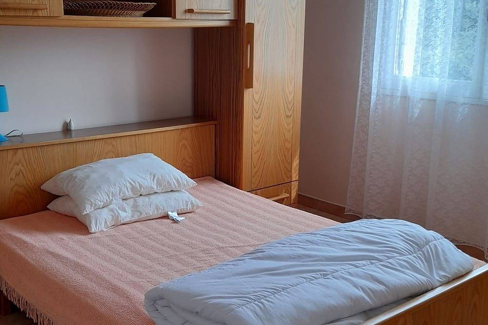 Quiet, 70s-style house with large garden in the heart of the Lot et Garonne region in Saint-Étienne-de-Fougères, Región de Villeneuve-sur-Lot