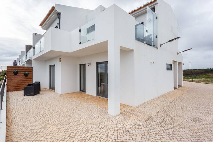Ferienhaus für 8 Personen, mit Balkon und Terrasse in Vila do Bispo - 2