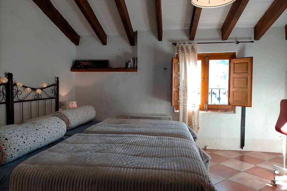 Casa de vacaciones \"Ca Josep\" con terraza privada, balcón y Wi-Fi in Segorbe, Provincia de Castellón
