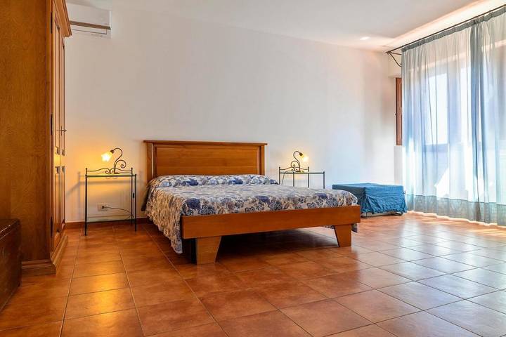 Location de vacances pour 2 personnes, avec vue ainsi que jardin et piscine, animaux acceptés dans Puntalazzo - 3