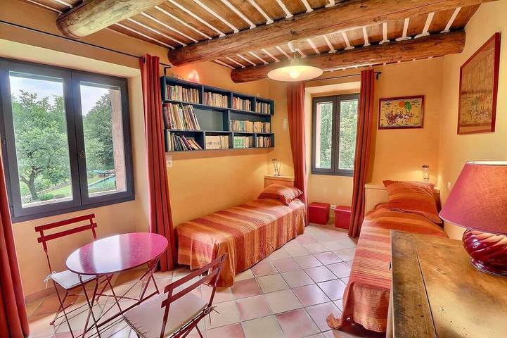 Location de vacances pour 6 personnes, avec piscine et jardin à Grambois - 3