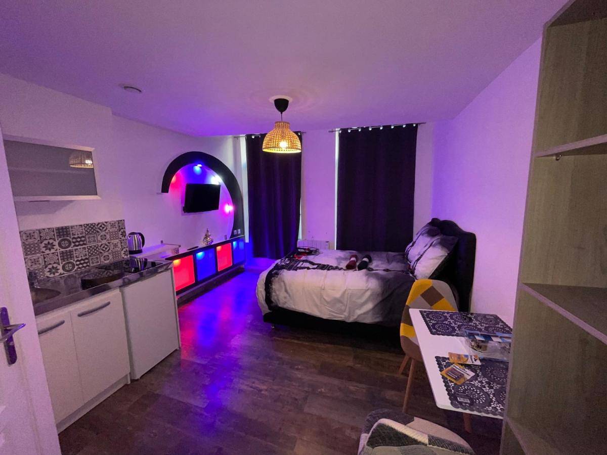 Double Room with Private Bathroom in Douai, Département Nord