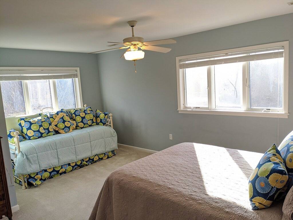 Neue Liste (neue Besitzer)! Luxuriöses Lakefront-Haus mit überdachter Hafenanlage in Lake Anna