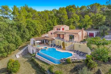 Location de vacances pour 8 personnes, avec jardin à Draguignan