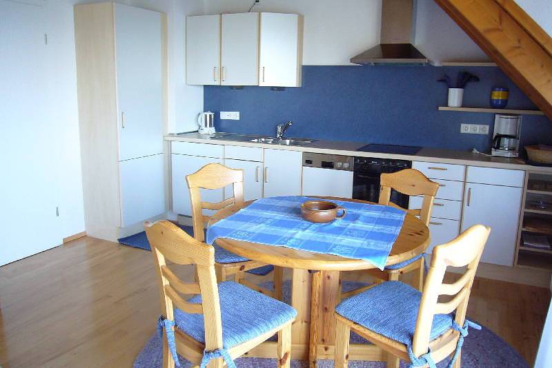 Ganze Ferienwohnung, Ferienwohnung Christa Heger - Ferienwohnung 2. Og, 3-Zimmer-Fewo, 70 qm in Immenstaad, Immenstaad am Bodensee