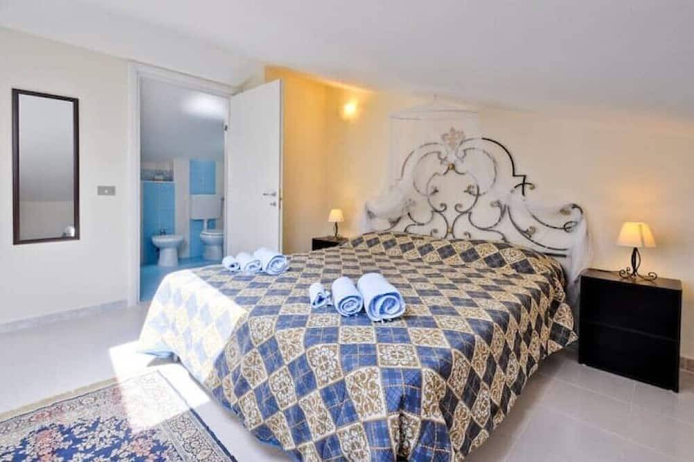 Stylish & Spacious Townhouse - Walk to Beach & Town in Fertilia, Sassari Provinz