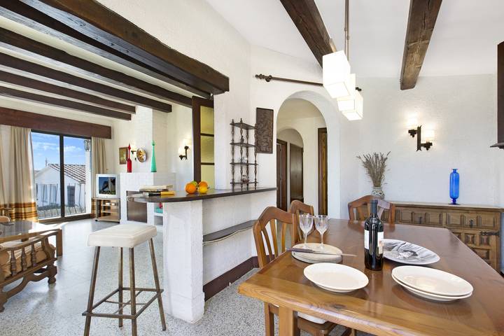 Casa rural para 6 personas, con jardín y terraza, Se admiten mascotas en Selva - 4