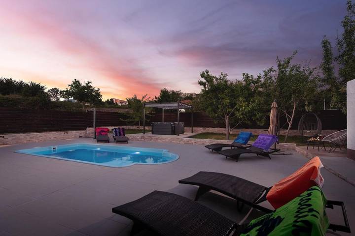 Villa pour 6 personnes, avec jardin ainsi que vue et piscine à Split - 2