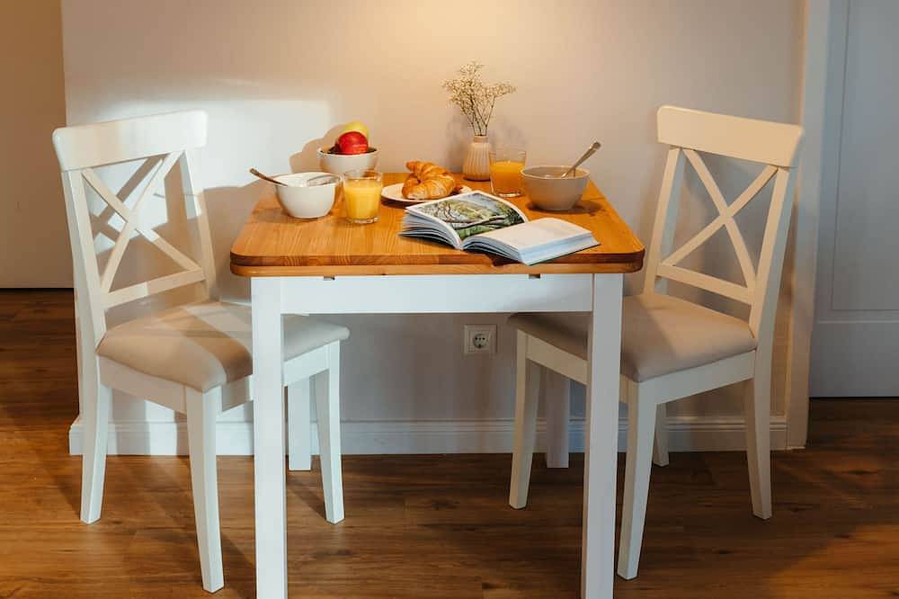 Ganze Wohnung, The vacation apartment with three terraces is located between the forest and the lake in Ratzeburg, Ratzeburger See