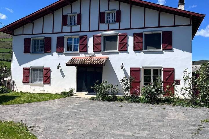 Gîte pour 4 personnes, avec jardin à Saint-Esteben