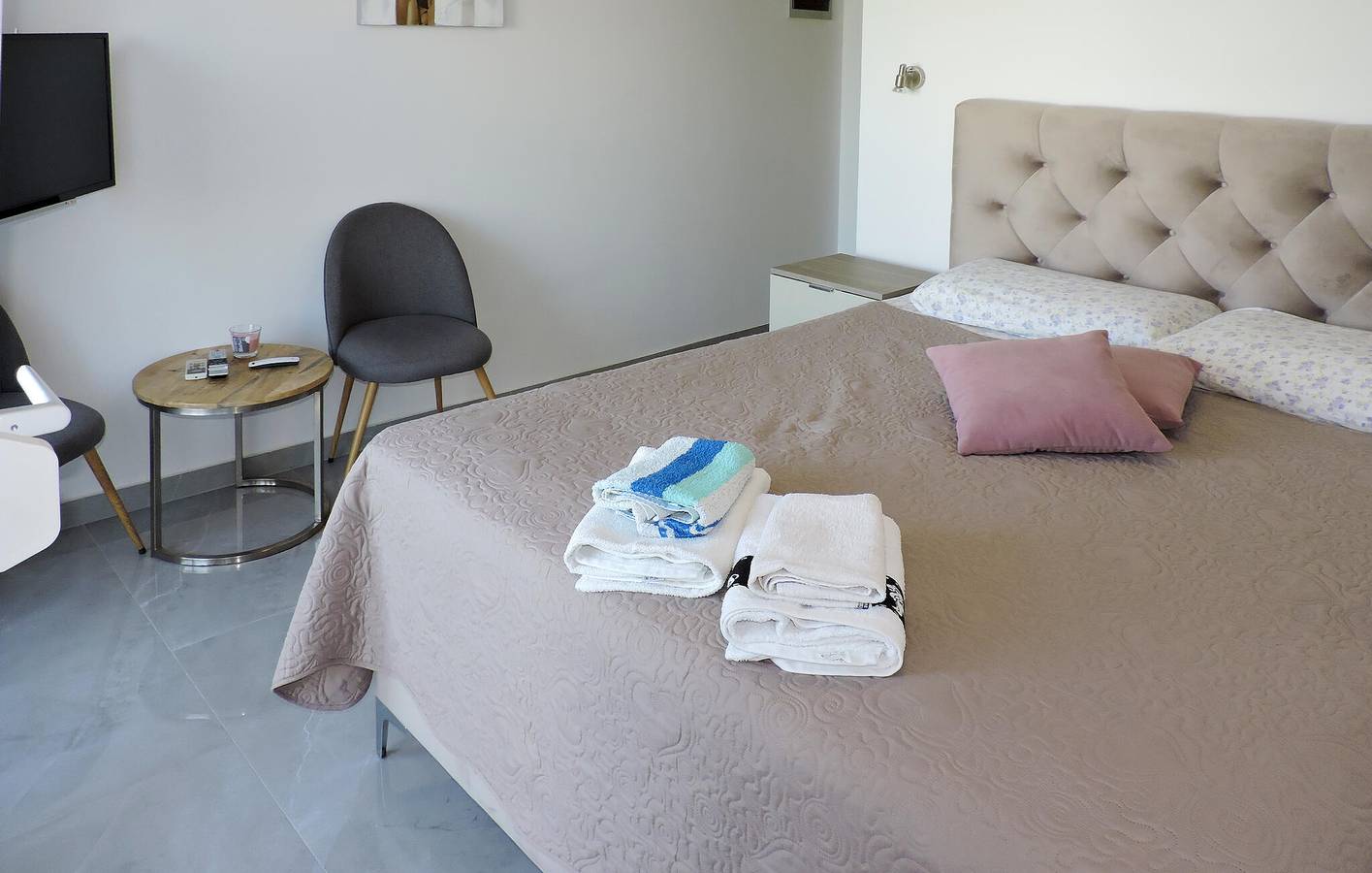 Appartamento intero, Appartamento con vista mare, terrazza, parcheggio e Wi-Fi vicino alla spiaggia di Fažana in Dignano (Grad), Costa meridionale dell´Istria