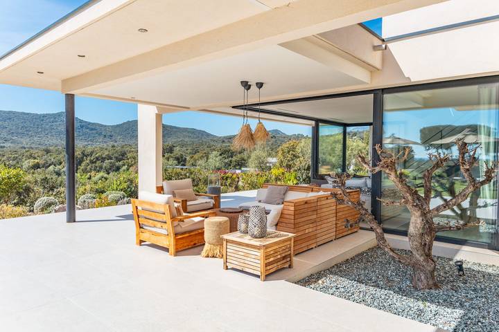 Location de vacances pour 12 personnes, avec piscine ainsi que jardin et terrasse, adapté aux familles dans Pinarellu - 4