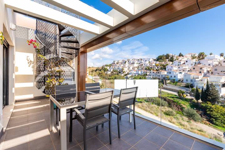 Entire apartment, Apartment 'Penthouse Berizon Benajarafe ' with Sea View, Wi-Fi and Air Conditioning in Vélez-Málaga, Costa del Sol