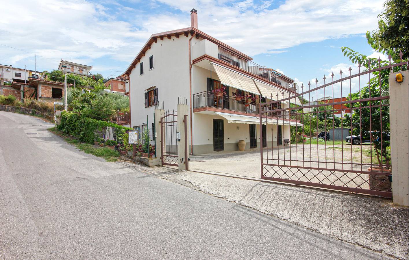 Ganze Ferienwohnung, Apartment mit Meerblick und Parkplatz, 2 km zum Strand in Cilento