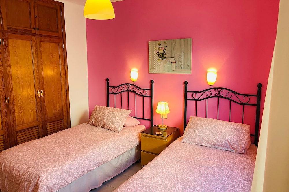 Die Villa ist hervorragend in einem kleinen Komplex gelegen in Puerto del Carmen, Tías
