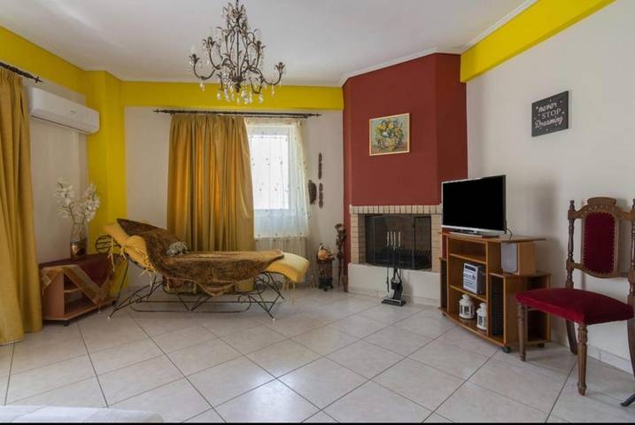 BnB für 4 Personen, mit Balkon und Ausblick in Athen