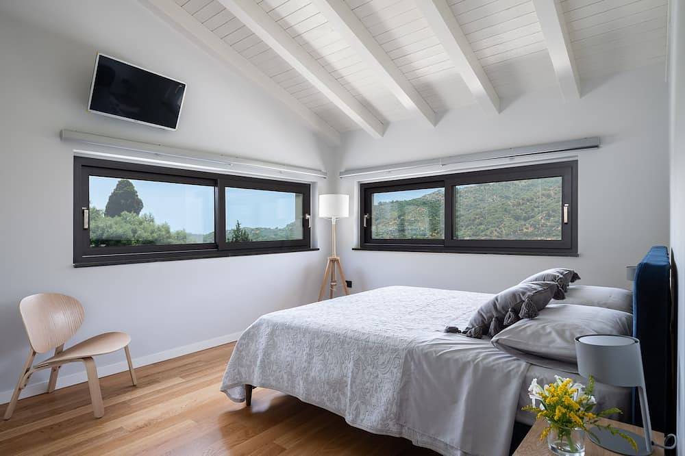 3 Bedroom Modern Villa, Pool, Savoca, East Sicily in Savoca, Messina Province