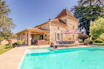 Château pour 20 personnes, avec jacuzzi ainsi que jardin et terrasse, animaux acceptés dans le Lot-et-Garonne
