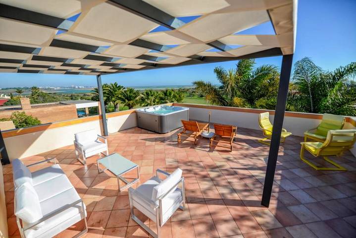 Villa für 8 Personen, mit Ausblick und Garten sowie Seeblick und Pool - 1