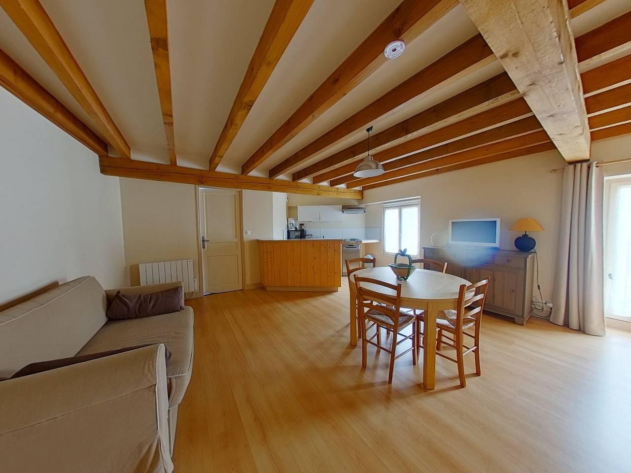 Ganzes Studio, Gemütliche 70m² Wohnung mit Wlan in der Nähe der Thermen Saint Roch in La Roche-Posay, Vienne