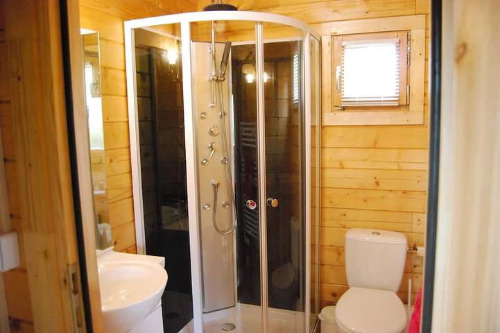 Gîte pour 4 personnes, avec piscine et jardin, animaux acceptés à Isigny-le-Buat - 4