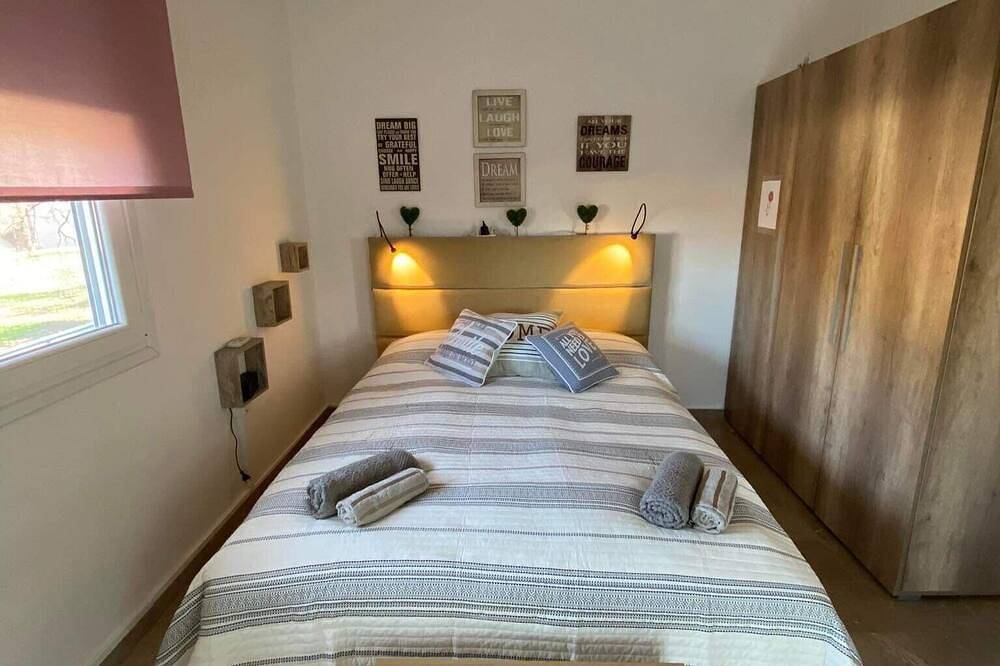  House with Garden, Sea and Mountain View in Loutraki-Perachora, Korinthia