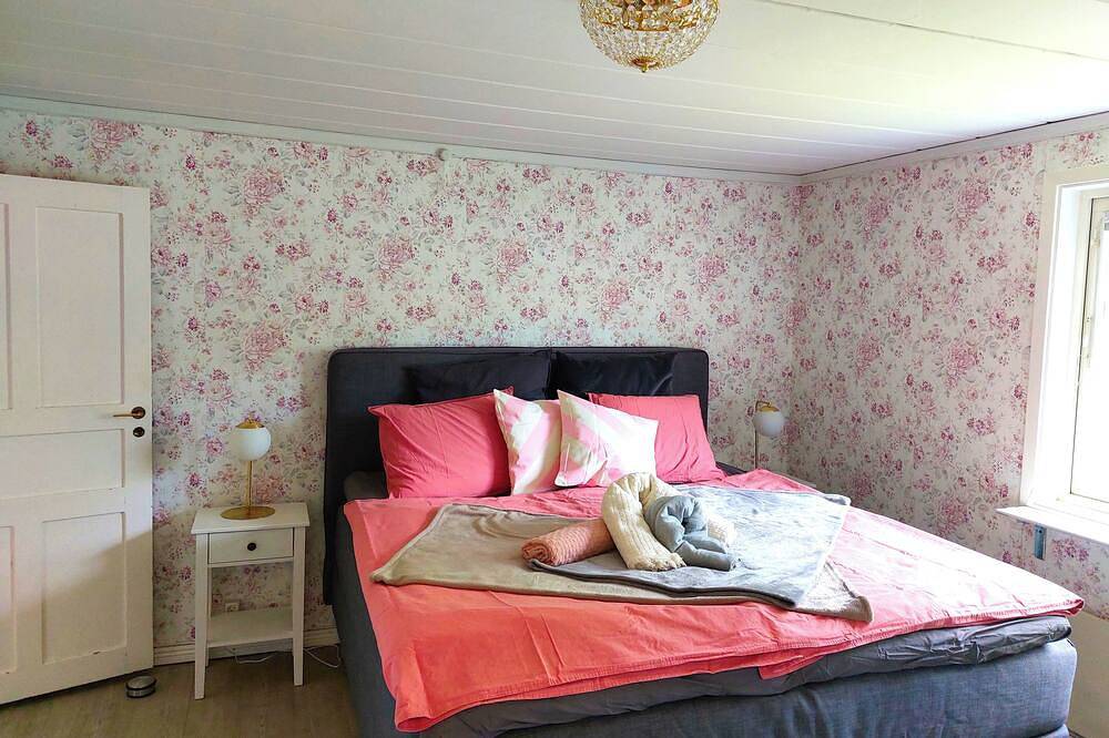 Family House Near Tiveden National Park with fireplace, piano, big property in Finnerödja distrikt, Laxa