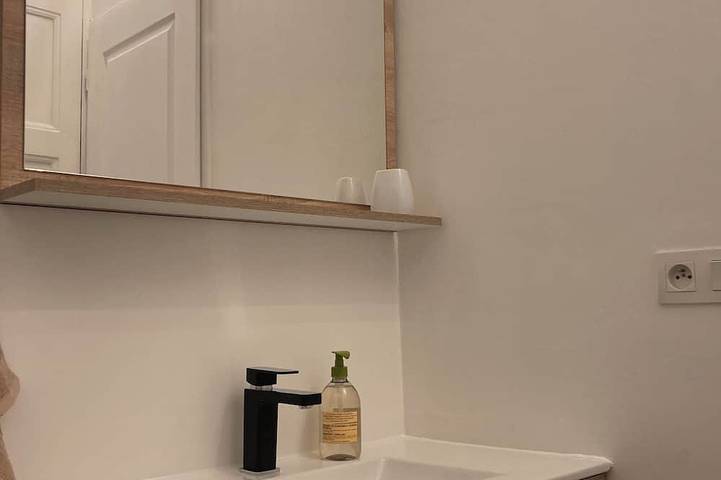 Appartement entier, Studio avec vue sur fontaine des éléphants in Chambéry, Région de Chambéry