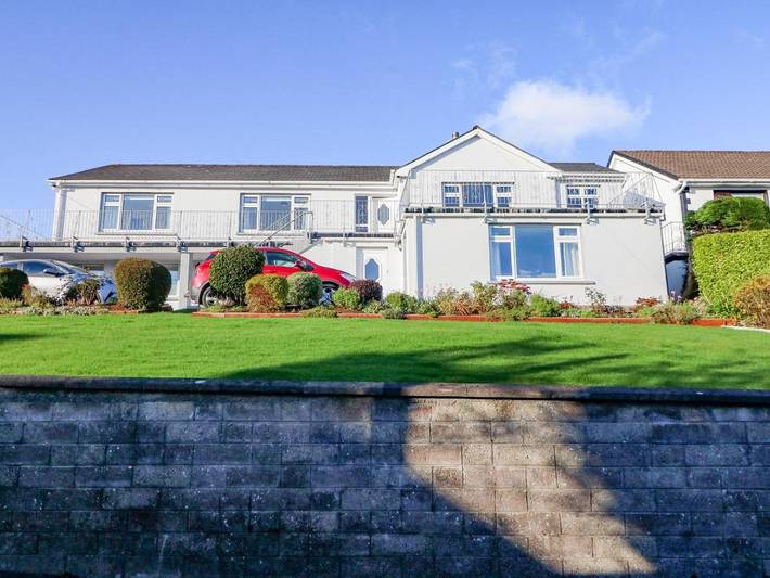 Location de vacances pour 8 personnes, avec Jacuzzi ainsi que Jardin et Vue à Castletownbere
