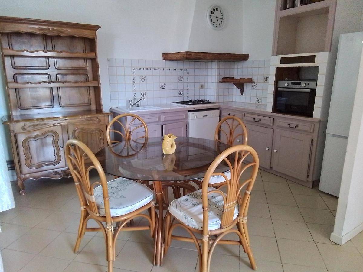 Appartement entier, Two-Bedroom Apartment in Lunel-Viel, Côte méditerranéenne (France)