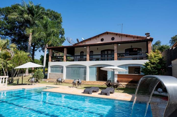 Casas e apartamentos de temporada para 14 pessoas, com piscina e jardim e ainda balcão and jacuzzi em Araçoiaba da Serra