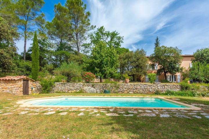 Bed and Breakfast 'Les Lilas' con piscina compartida, terraza y Wi-Fi in Carcès, Región Brignoles
