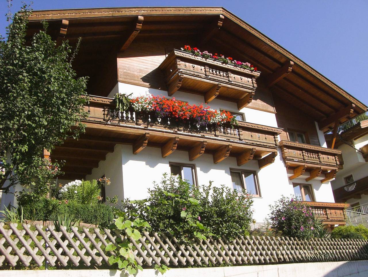 Ganze Ferienwohnung, Appartement bis 3 Personen in Tuxer Alpen, Fügen