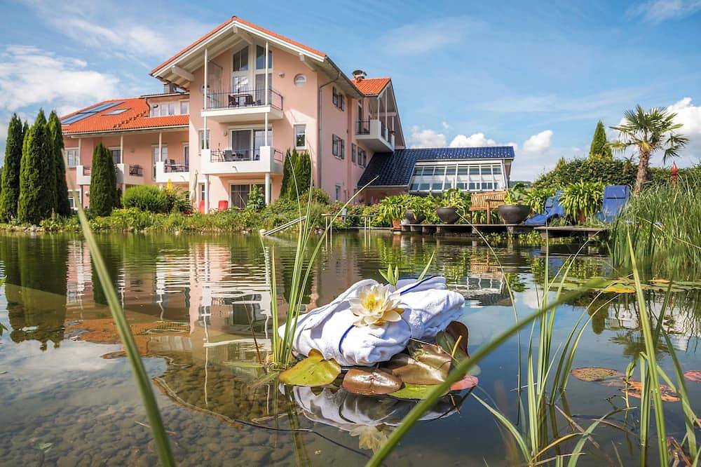Ganze Wohnung, Schöne, helle Ferienwohnungen mit Nutzung Saunawelt, Naturschwimmteich, Carport, in Wertach, Bayerisch Schwaben