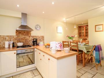Log Cabin for 4 People in Chagford, Devon, Photo 3