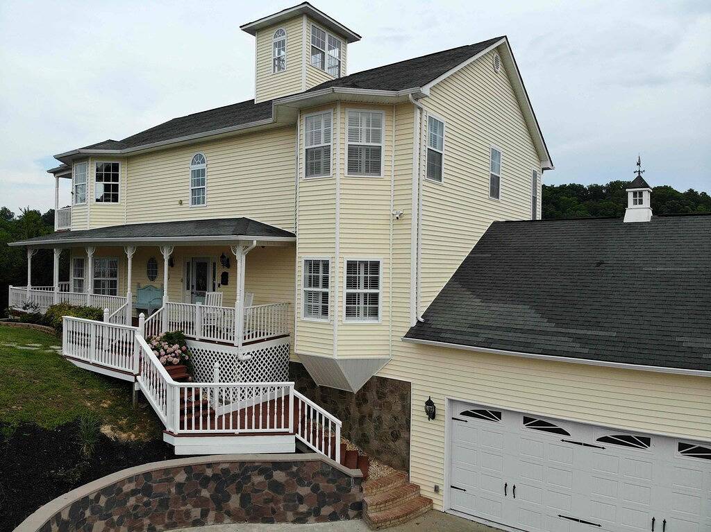 Douglas Lake Waterfront Estate in Douglas Lake