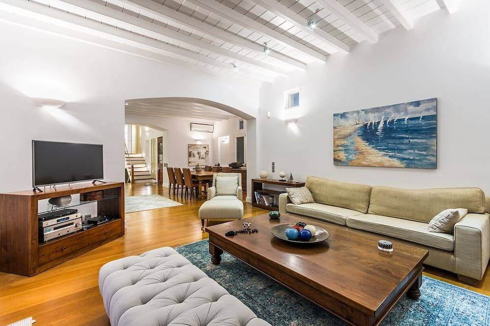 Chef included by Fantasia Villas: Villa Blueros in Poseidonia, Syros